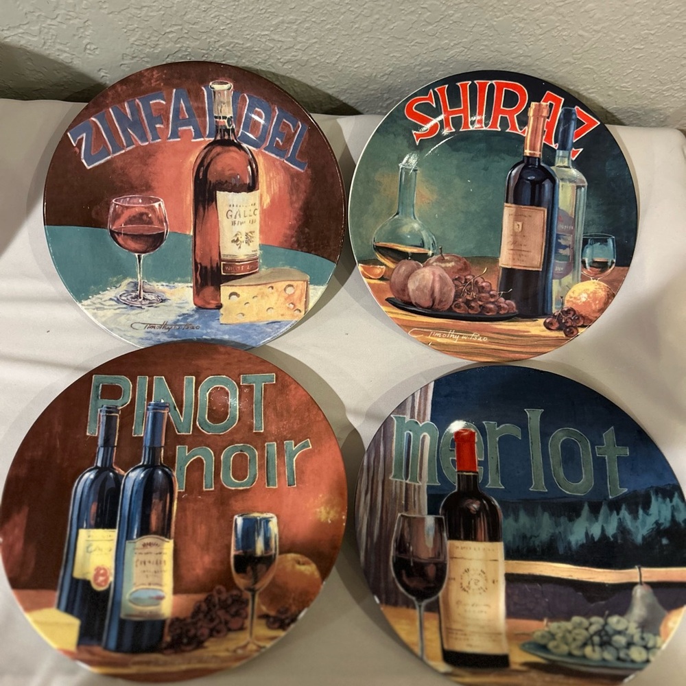 Vintage Wine-Themed Decorative Plate Set
